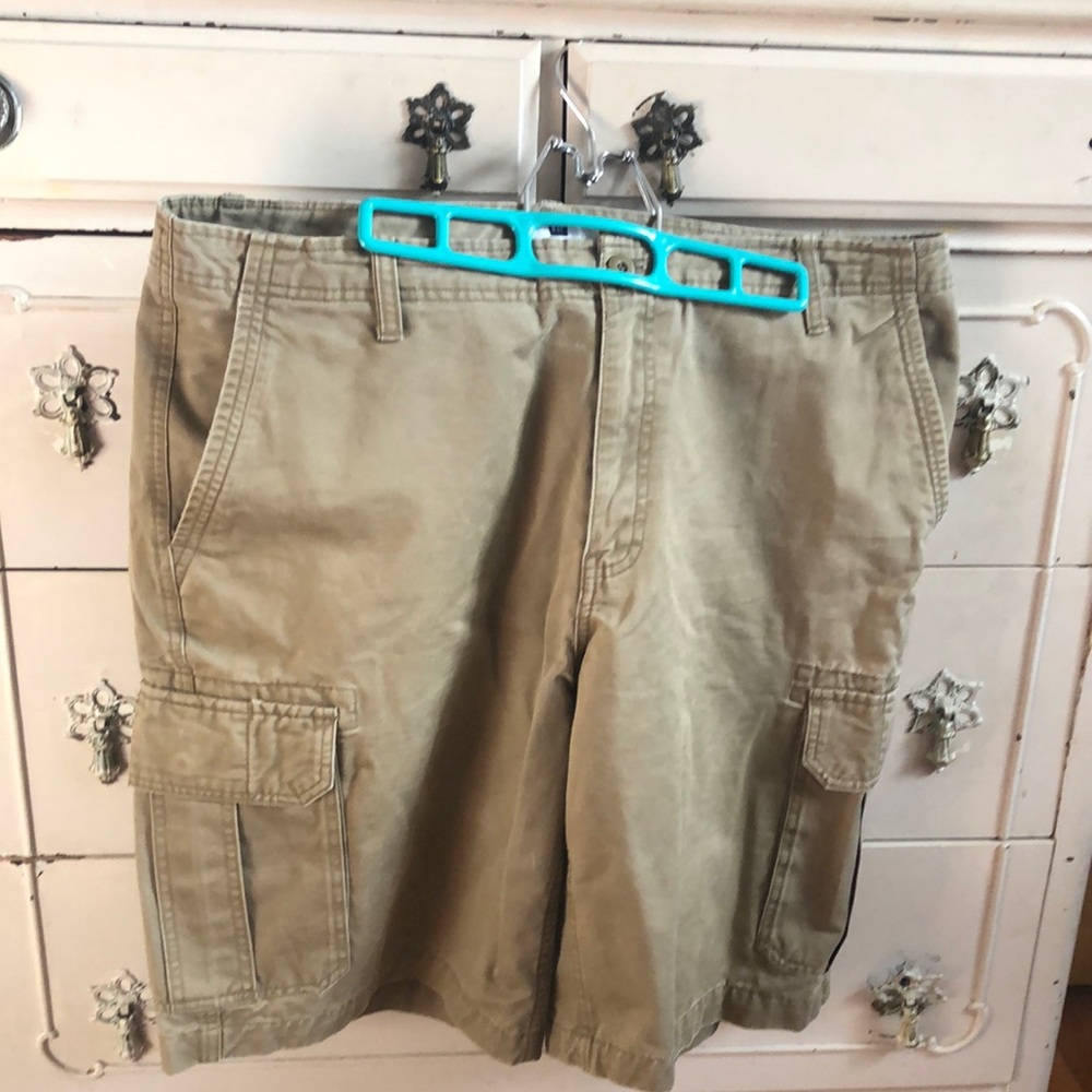 Men’s gap khaki shorts with double pockets 38